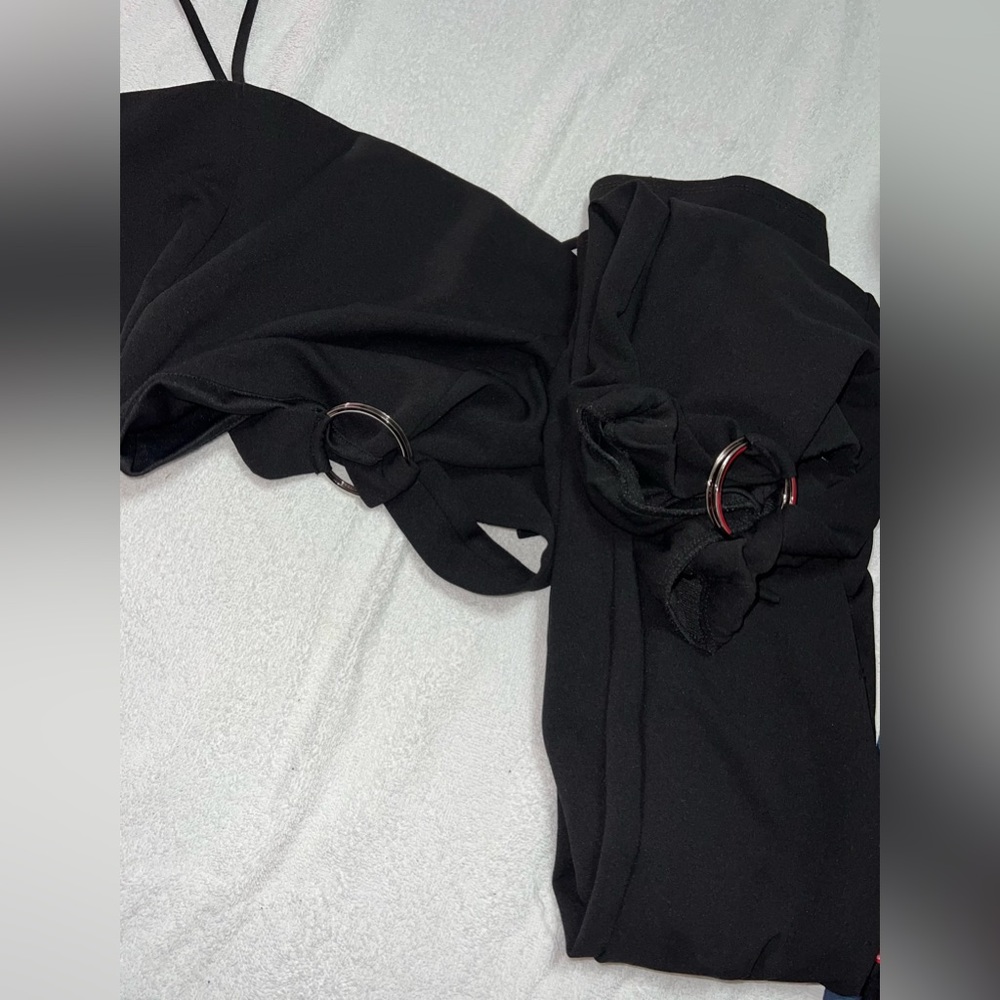 Im selling this super cute crop top and pants set!